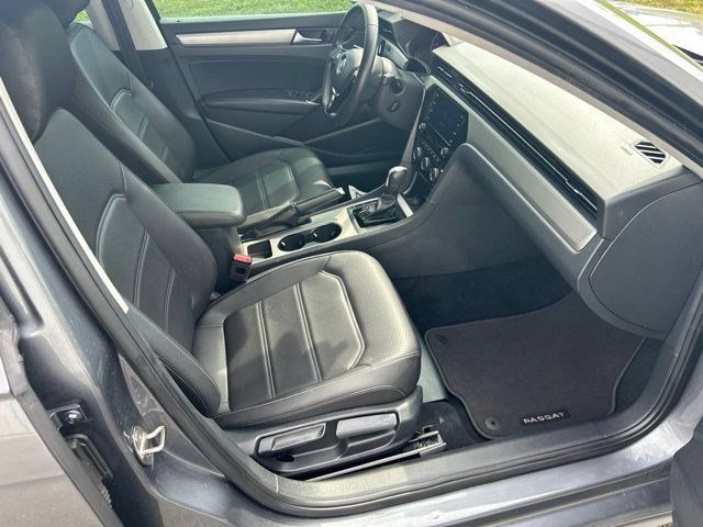 Used 2022 Volkswagen Passat 2.0T SE FWD image 49