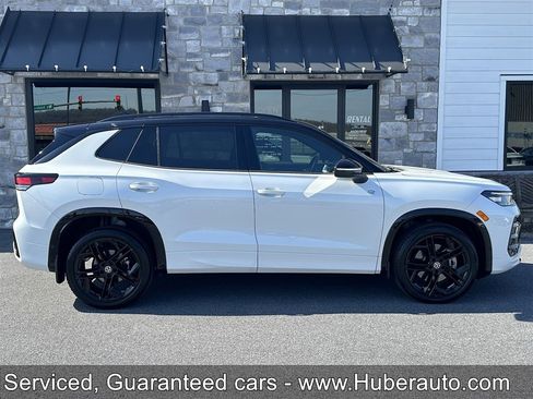 Used 2025 Volkswagen Tiguan SE R-Line AWD/4WD image 9