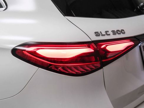 Certified 2025 Mercedes-Benz GLC 300 image 7