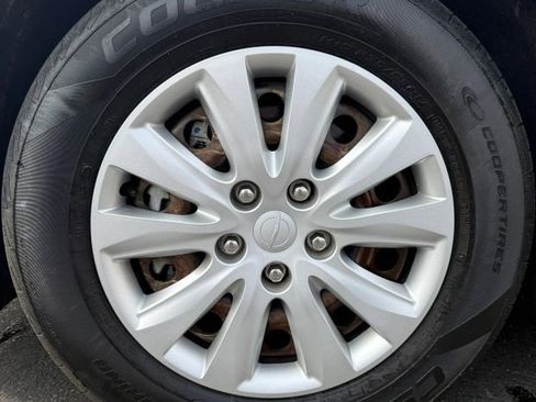 Used 2020 Chrysler Voyager L image 21