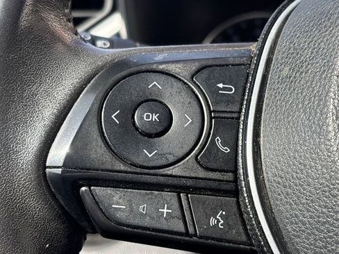 Used 2020 Toyota RAV4 XLE Premium image 16