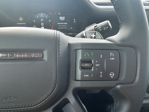 Used 2026 Land Rover Defender 110 OCTA AWD/4WD image 22