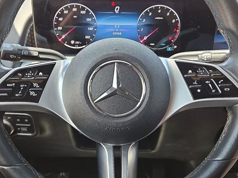 Used 2025 Mercedes-Benz GLB 250 image 30