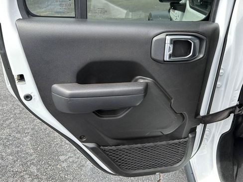 Used 2024 Jeep Wrangler Unlimited Rubicon AWD/4WD image 17