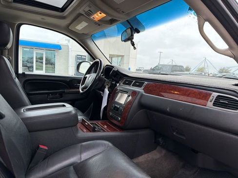 Used 2013 Chevrolet Suburban LTZ image 4