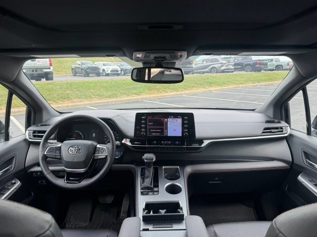 Used 2023 Toyota Sienna XSE AWD/4WD image 21