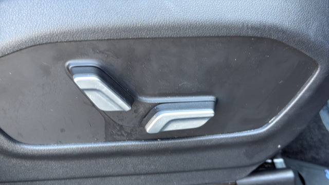 Used 2025 Hyundai Santa Fe Limited FWD image 27