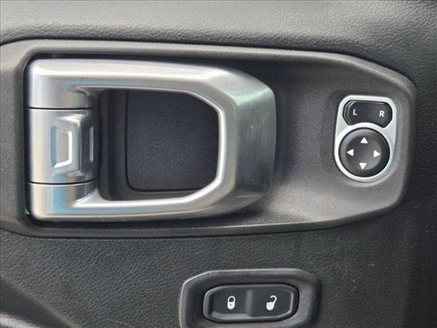 Used 2018 Jeep Wrangler Unlimited Sport S AWD/4WD image 10