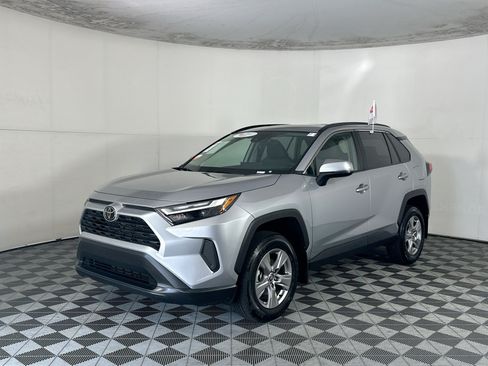 Used 2025 Toyota RAV4 XLE w/ Convenience Package FWD image 7
