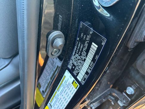 Used 2025 Toyota Corolla Cross LE image 29