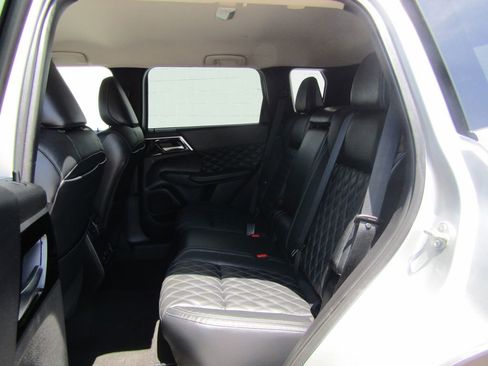 Used 2022 Mitsubishi Outlander SEL AWD/4WD image 19