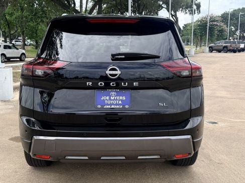 Used 2026 Nissan Rogue SL FWD image 8