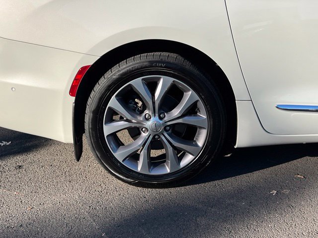 Used 2020 Chrysler Pacifica Limited FWD image 9