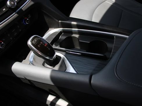 Used 2020 Buick Enclave Essence FWD image 23
