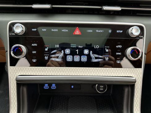 Certified 2025 Genesis GV80 2.5T Advanced image 19