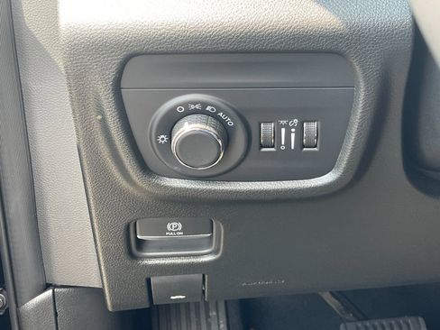 Used 2025 Jeep Grand Cherokee Laredo X w/ Luxury Tech Group I AWD/4WD image 31