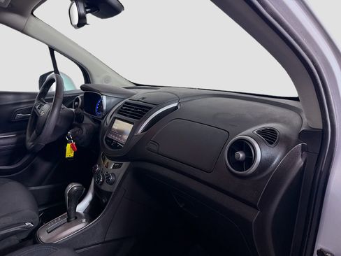 Used 2016 Chevrolet Trax LT w/ LT Sun and Sound Package image 29