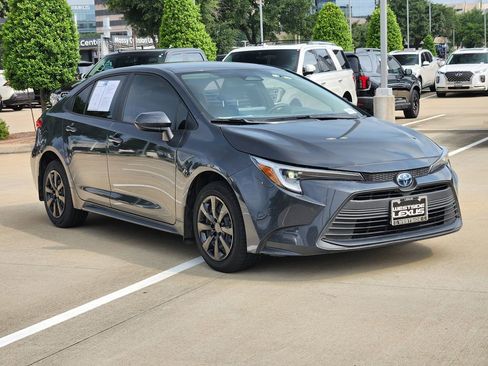 Used 2023 Toyota Corolla LE FWD image 3