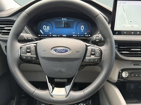 Used 2023 Ford Escape Platinum w/ Premium Technology Package AWD/4WD image 16