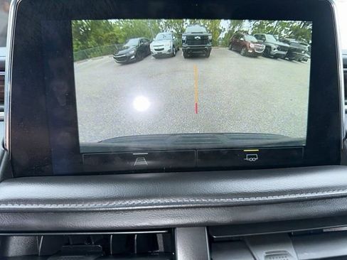 Used 2023 Chevrolet Suburban LT RWD image 8