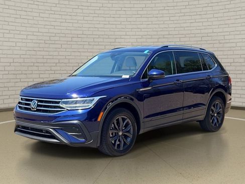 Used 2022 Volkswagen Tiguan SE FWD image 1