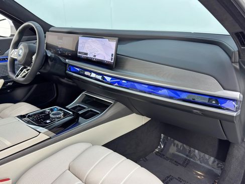 Used 2023 BMW i7 xDrive60 w/ Executive Package 2 image 15