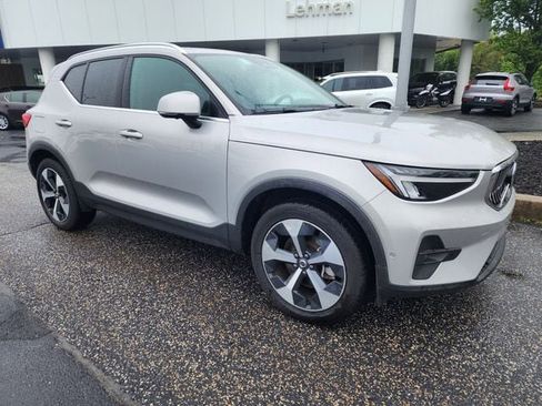 Certified 2025 Volvo XC40 B5 Plus AWD/4WD image 1