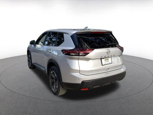 Used 2025 Nissan Rogue SV image 5