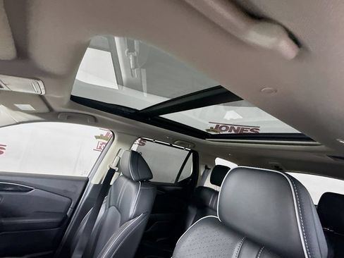 Used 2025 Honda Pilot Elite image 11