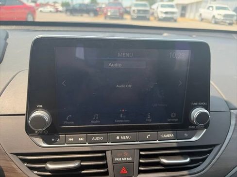 Used 2024 Nissan Altima 2.5 SV FWD image 22