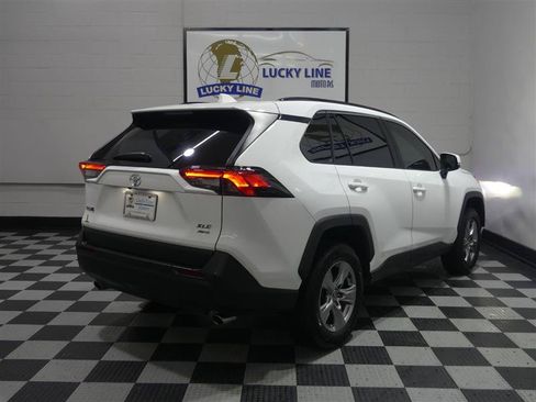 Used 2022 Toyota RAV4 XLE AWD/4WD image 10