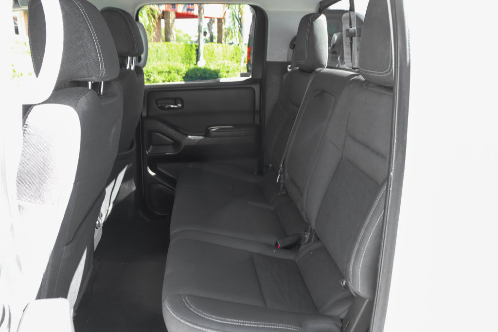 Used 2022 Nissan Frontier SV AWD/4WD image 32