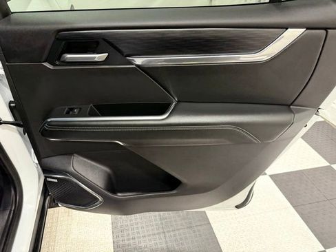 Used 2025 GMC Acadia Elevation image 24