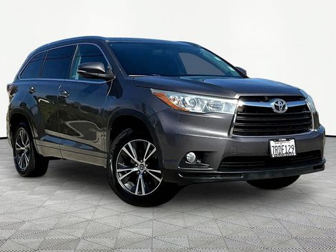 Used 2016 Toyota Highlander XLE FWD image 1