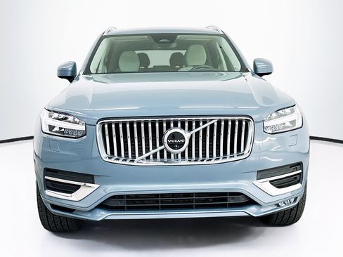 Used 2023 Volvo XC90 B5 Plus AWD/4WD image 2