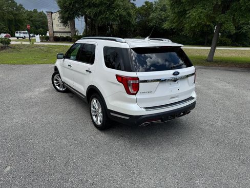 Used 2018 Ford Explorer Limited w/ Equipment Group 301A AWD/4WD image 4