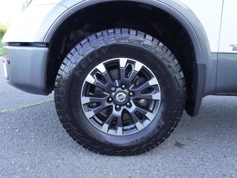 Used 2019 Nissan Titan PRO-4X w/ Pro-4x Convenience Package AWD/4WD image 33
