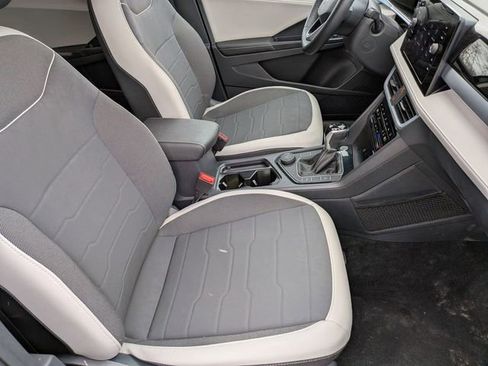 Used 2025 Volkswagen Taos SE image 29