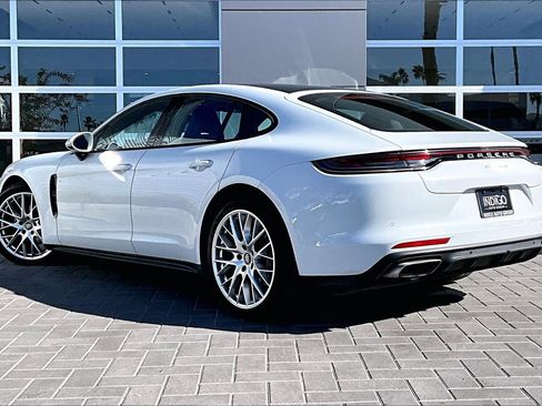 Used 2022 Porsche Panamera image 12