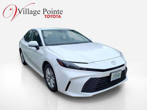 Used 2025 Toyota Camry LE FWD image 4