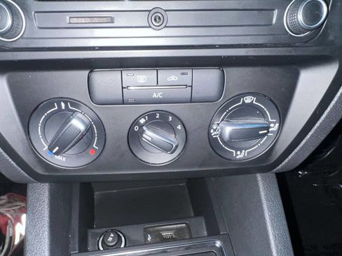 Used 2017 Volkswagen Jetta S image 25