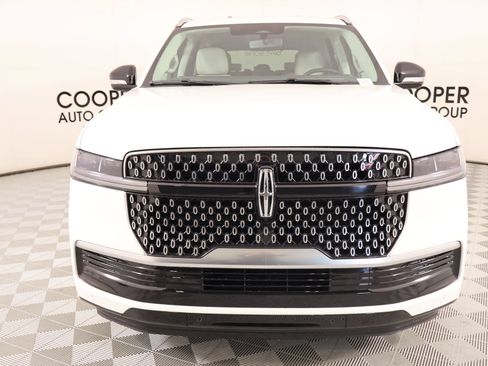 New 2026 Lincoln Navigator Premiere AWD/4WD image 10