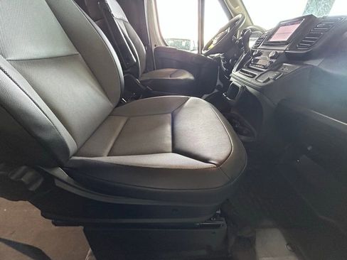 Used 2024 RAM ProMaster 2500 w/ Convenience Group image 32