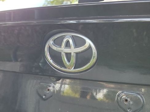 Used 2019 Toyota C-HR XLE FWD image 9