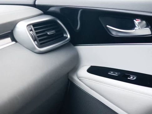 Used 2019 Kia Sorento SX image 33