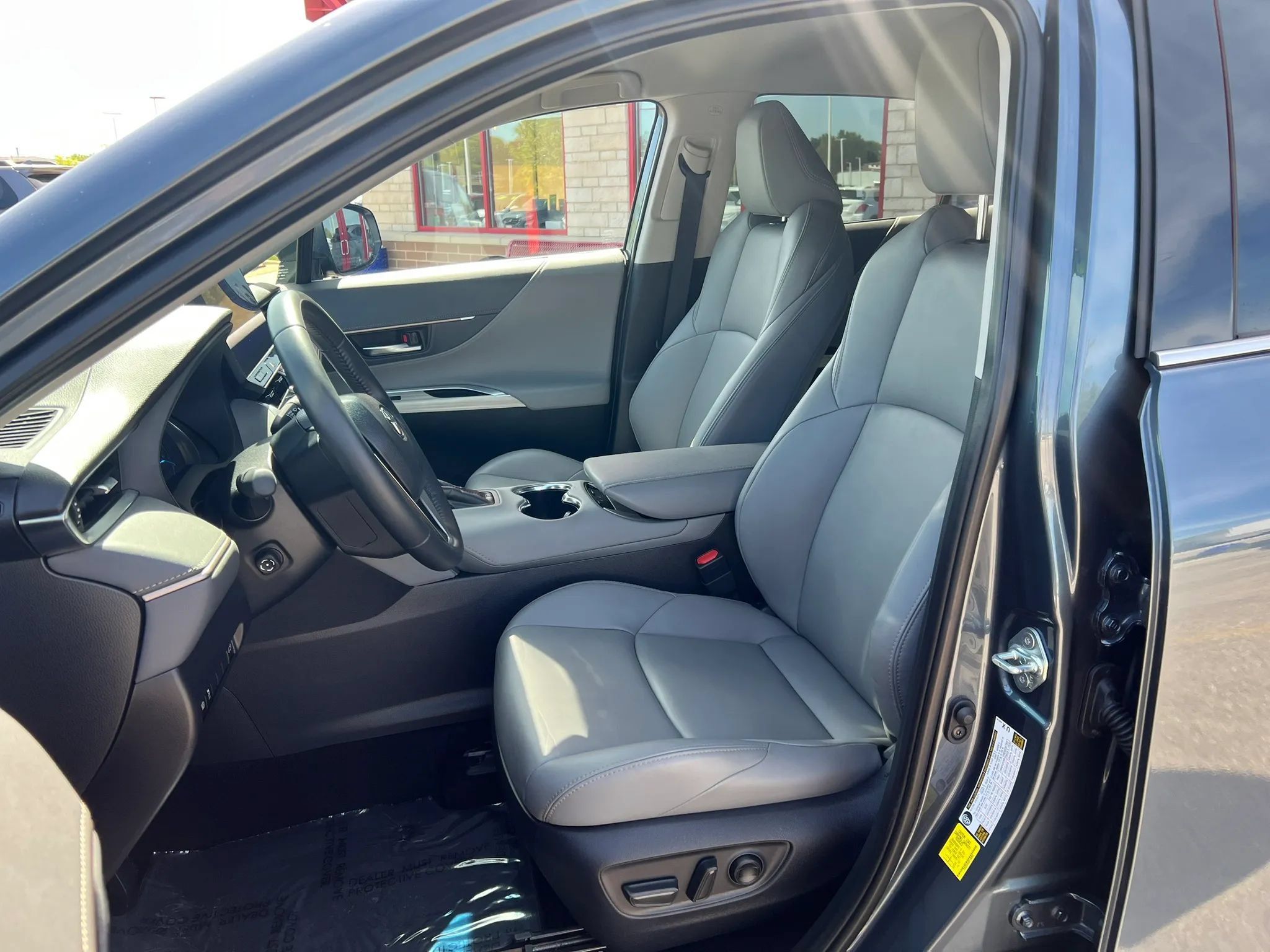 Used 2023 Toyota Venza XLE AWD/4WD image 10
