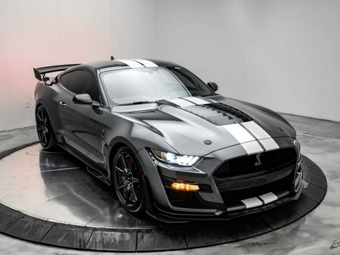 Used 2021 Ford Mustang Shelby GT500 w/ Carbon Fiber Track Pack RWD image 30