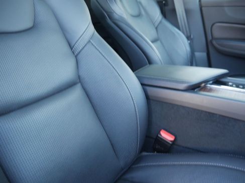 Used 2023 Volvo XC60 T8 Ultimate w/ Climate Package image 31