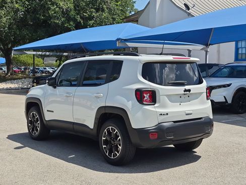 Used 2023 Jeep Renegade Latitude AWD/4WD image 5