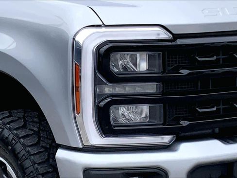 Certified 2024 Ford F250 Lariat w/ Lariat Ultimate Package image 25